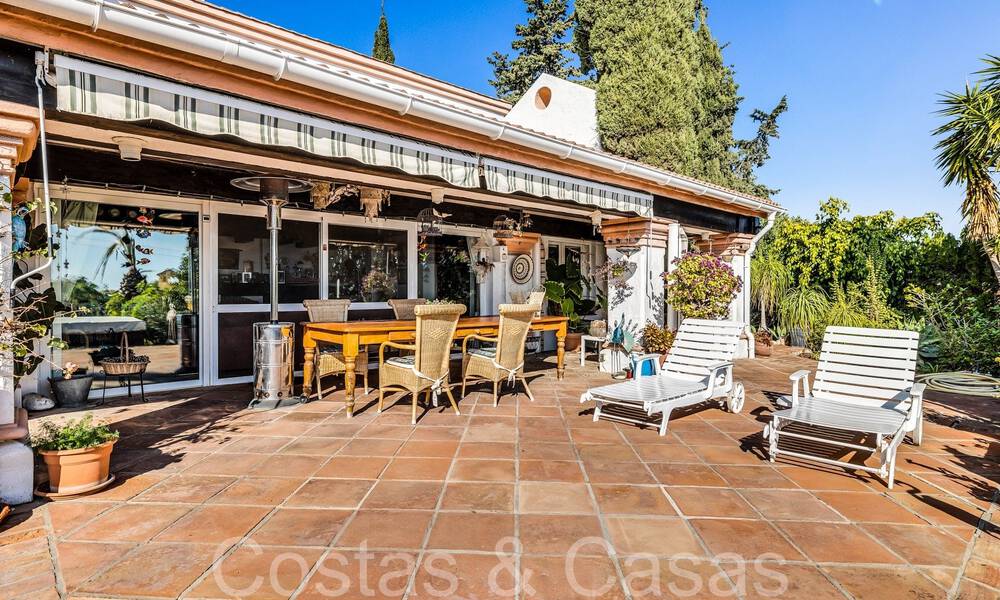 Rustic villa for sale on a spacious plot on the New Golden Mile between Marbella and Estepona 65632