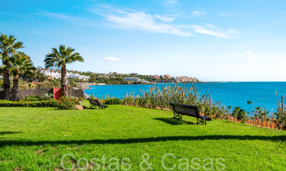 Trendy beach house for sale with stunning sea views in a first line beach complex close to Estepona town 65385