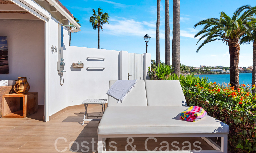 Trendy beach house for sale with stunning sea views in a first line beach complex close to Estepona town 65390