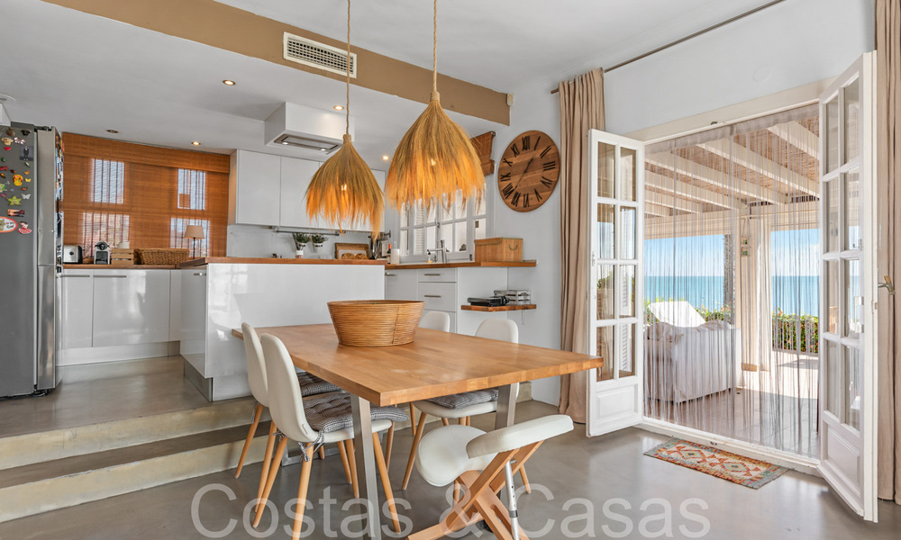 Trendy beach house for sale with stunning sea views in a first line beach complex close to Estepona town 65405