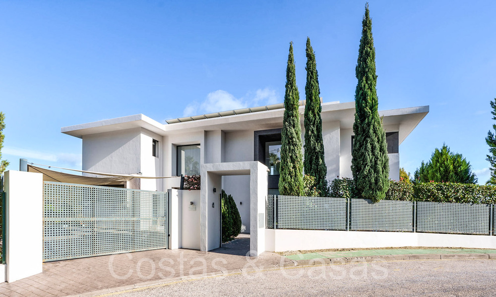 Modernist luxury villa for sale in a gated urbanization in La Quinta, Marbella - Benahavis 65697