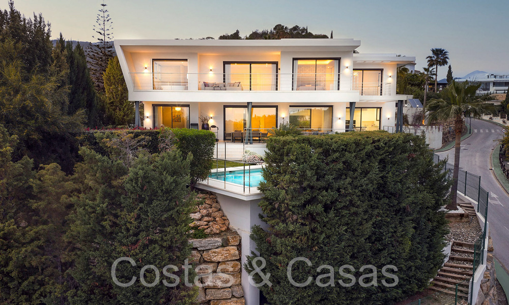 Modernist luxury villa for sale in a gated urbanization in La Quinta, Marbella - Benahavis 65699