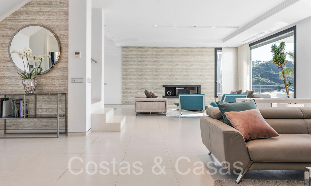 Modernist luxury villa for sale in a gated urbanization in La Quinta, Marbella - Benahavis 65702