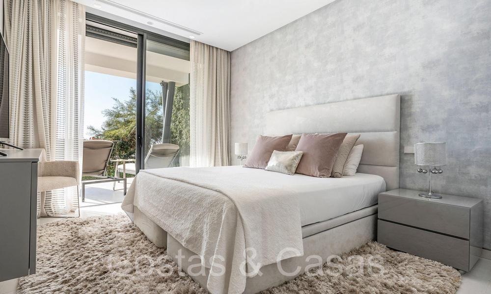 Modernist luxury villa for sale in a gated urbanization in La Quinta, Marbella - Benahavis 65704