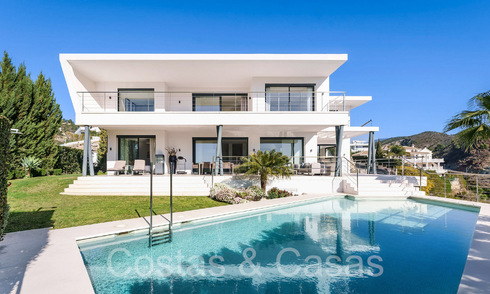 Modernist luxury villa for sale in a gated urbanization in La Quinta, Marbella - Benahavis 65706