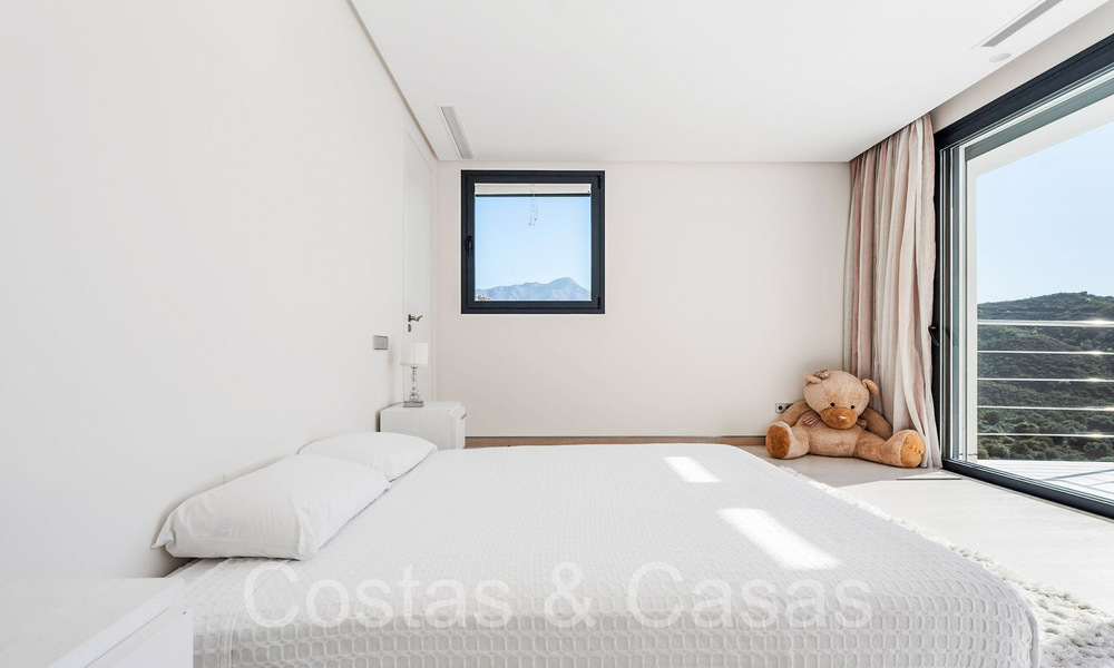 Modernist luxury villa for sale in a gated urbanization in La Quinta, Marbella - Benahavis 65714