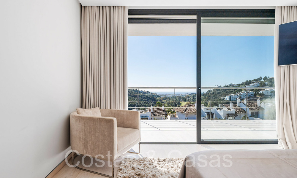 Modernist luxury villa for sale in a gated urbanization in La Quinta, Marbella - Benahavis 65718