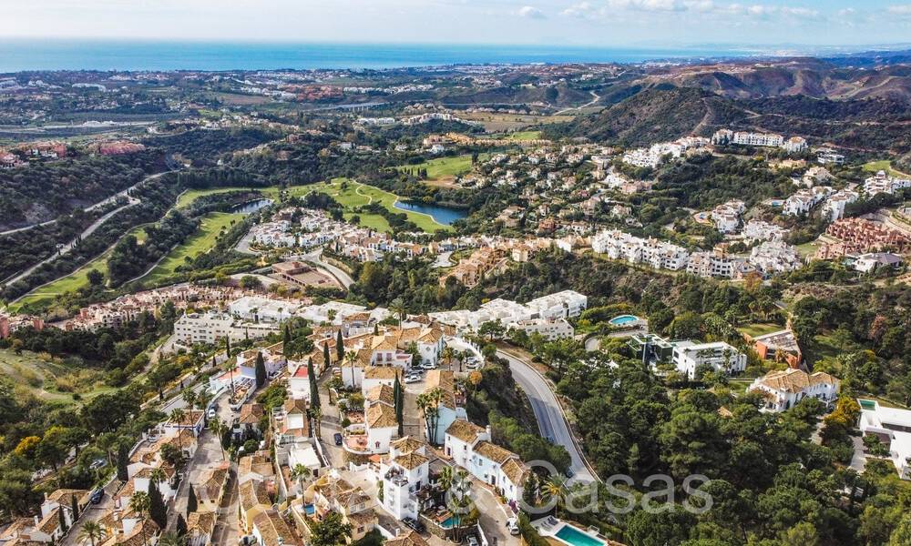 Picturesque townhouse with sea views and independent studio for sale in a gated community the hills of Marbella - Benahavis 65977