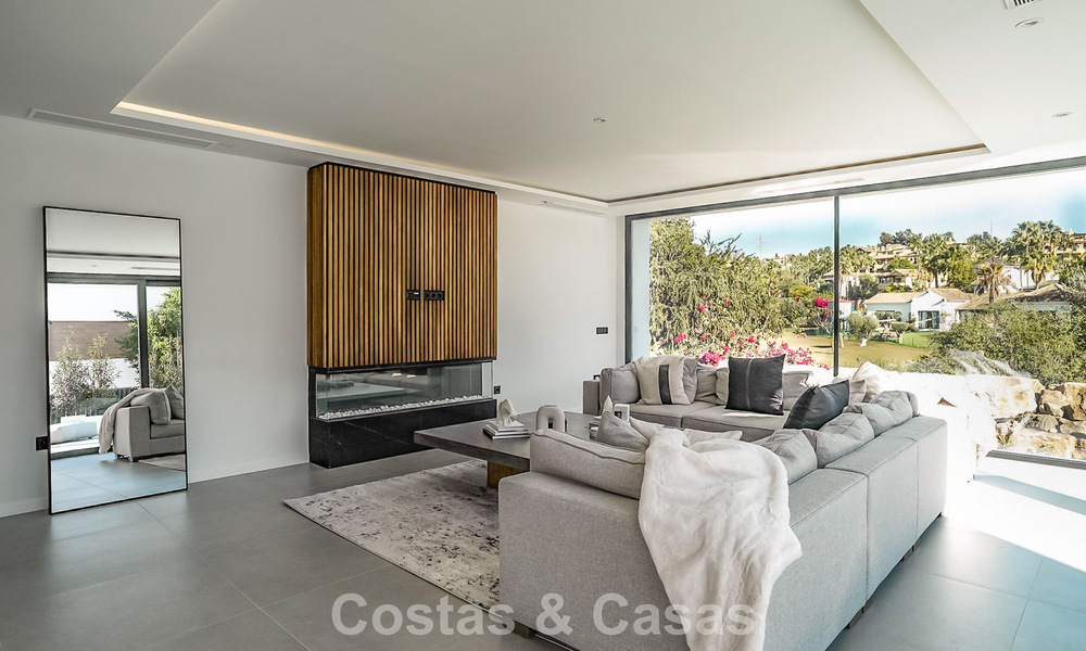 Ready to move in, modern luxury villa for sale adjacent to the golf course on the New Golden Mile, Marbella - Estepona 66401