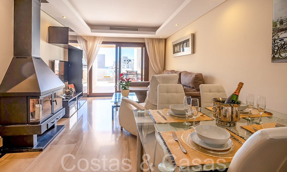Contemporary duplex penthouse for sale in a first line beach complex with private pool between Marbella and Estepona 66581