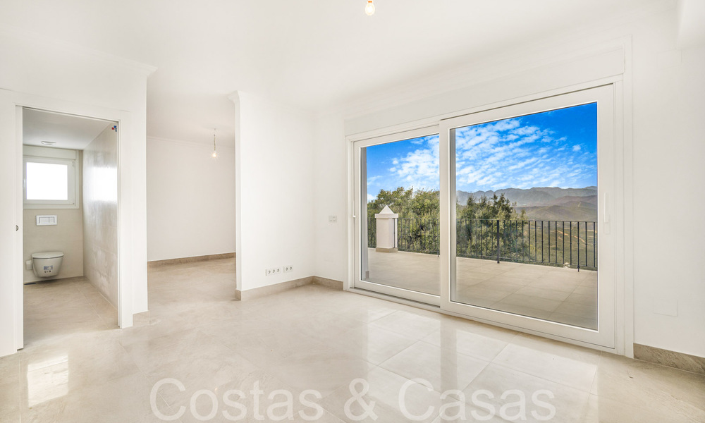 Fantastic semi-detached villa with 360° views for sale in a gated urbanization in East Marbella 66796
