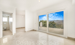 Fantastic semi-detached villa with 360° views for sale in a gated urbanization in East Marbella 66796 