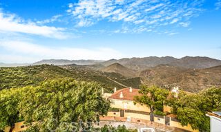 Fantastic semi-detached villa with 360° views for sale in a gated urbanization in East Marbella 66805 