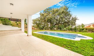 Fantastic semi-detached villa with 360° views for sale in a gated urbanization in East Marbella 66811 