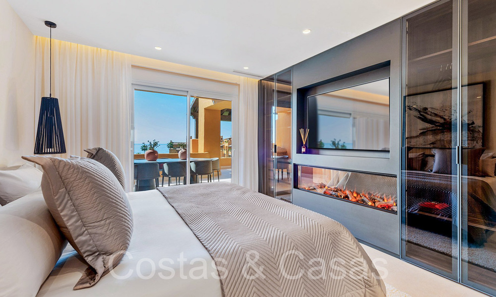 Luxurious renovated apartment for sale in a frontline beach complex with sea view on the New Golden Mile, Marbella - Estepona 67286