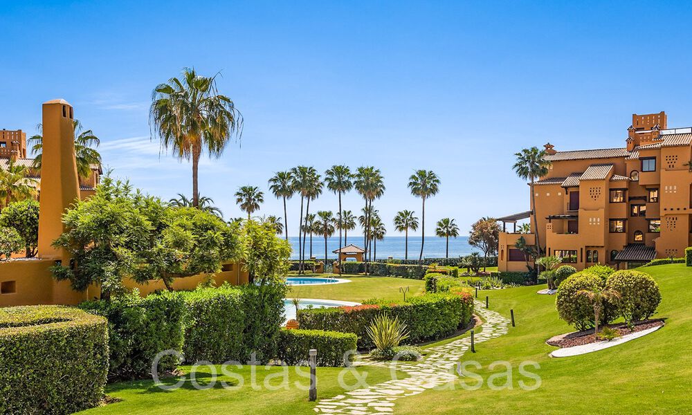 Luxurious renovated apartment for sale in a frontline beach complex with sea view on the New Golden Mile, Marbella - Estepona 67305