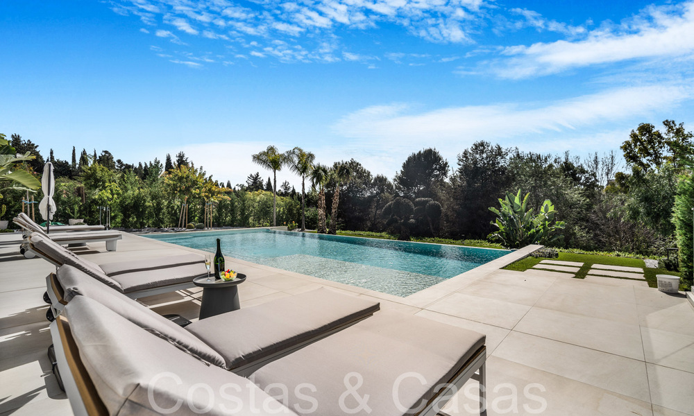 Modernist luxury villa for sale in an exclusive, gated residential area on Marbella's Golden Mile 67630