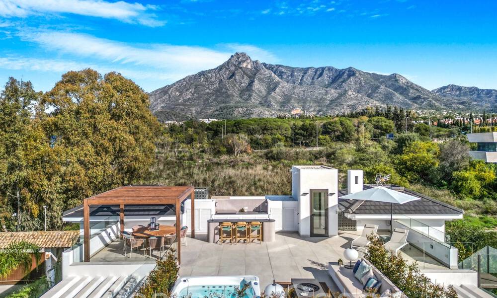 Modernist luxury villa for sale in an exclusive, gated residential area on Marbella's Golden Mile 67632