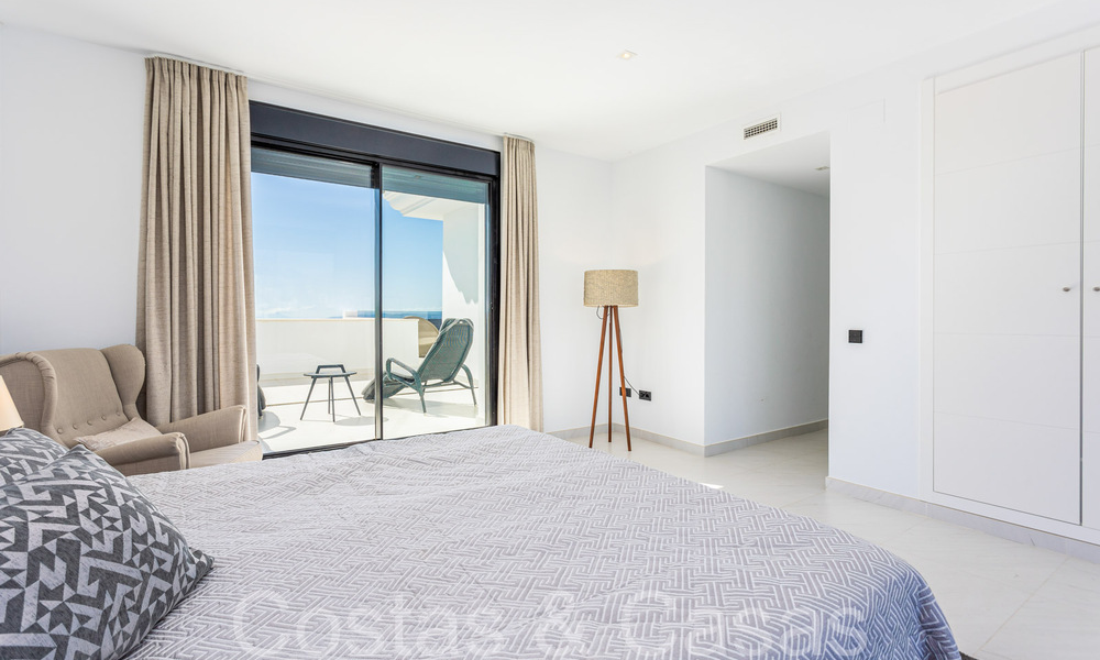 Ready to move in, spacious penthouse with panoramic sea views for sale in the hills of Estepona, close to the centre 67526