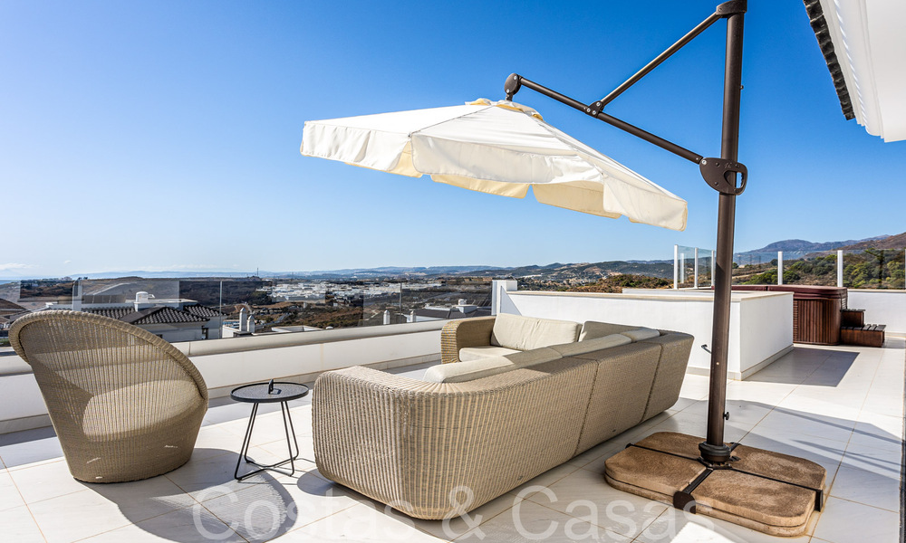 Ready to move in, spacious penthouse with panoramic sea views for sale in the hills of Estepona, close to the centre 67528