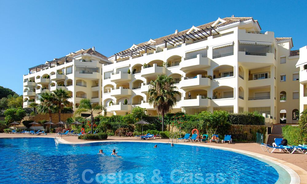 Beachfront and beachside luxury apartments for sale in Elviria, Marbella east 31044