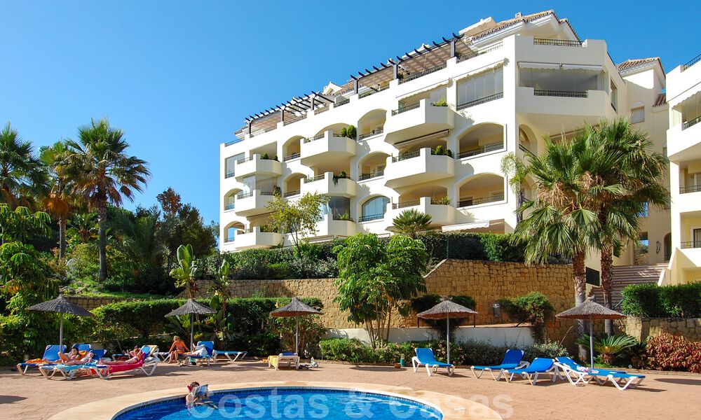 Beachfront and beachside luxury apartments for sale in Elviria, Marbella east 31045