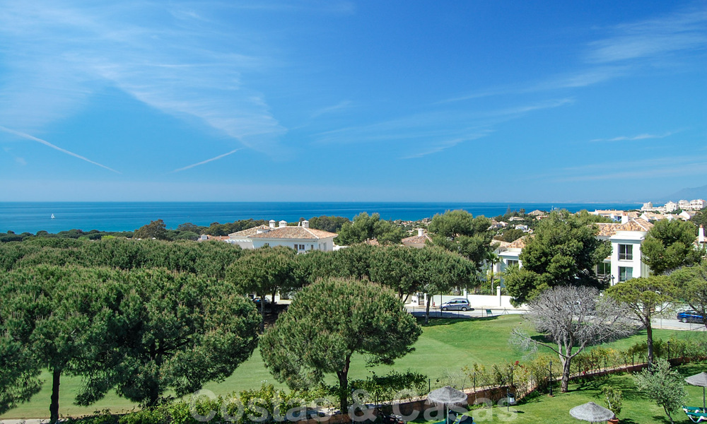 Frontline golf apartment with spectacular sea view for sale in Cabopino, Marbella - Costa del Sol 31610