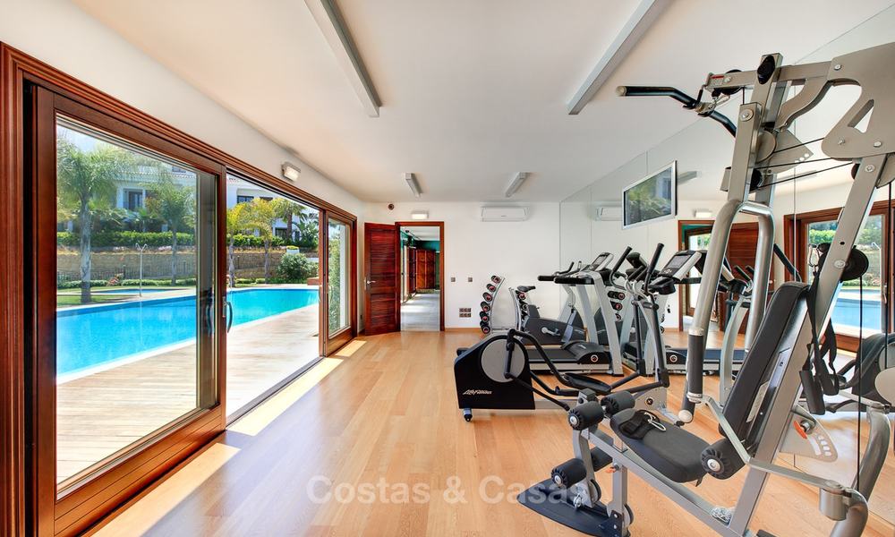 Beachfront luxury apartments for sale, Estepona, Costa del Sol with open sea views 9715