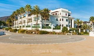 Beachfront luxury apartments for sale, Estepona, Costa del Sol with open sea views 7960 