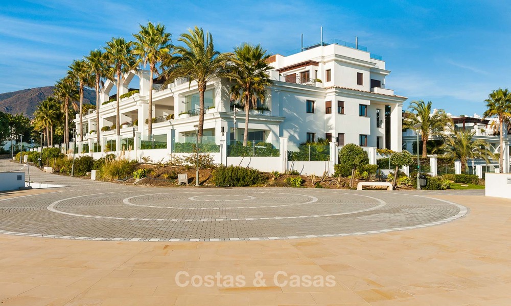 Frontline beach luxury penthouse to buy, Estepona, Costa del Sol, first line beach with open sea view and private pool 7991