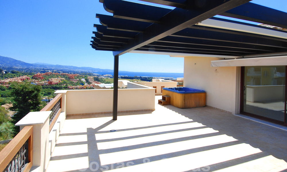 Luxury penthouse apartment for sale near Puerto Banus in Nueva Andalucia, Marbella 30620