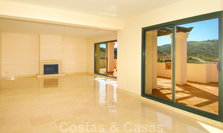 Capanes del Golf: Luxury ample apartments for sale surrounded by golf in Marbella - Benahavis 23849 