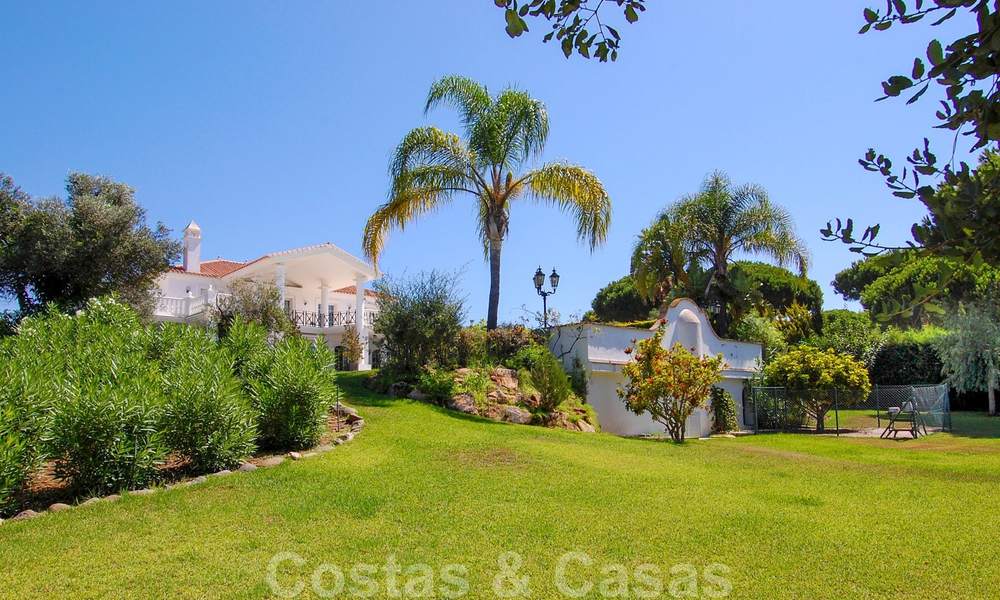 Colonial styled luxury villa to buy in Marbella East. 22584