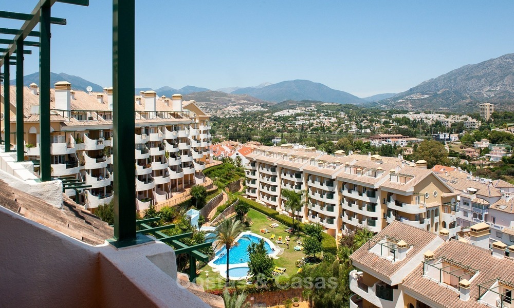 Apartments for sale within walking distance of all amenities and Puerto Banus and sea views in Nueva Andalucia, Marbella 1137