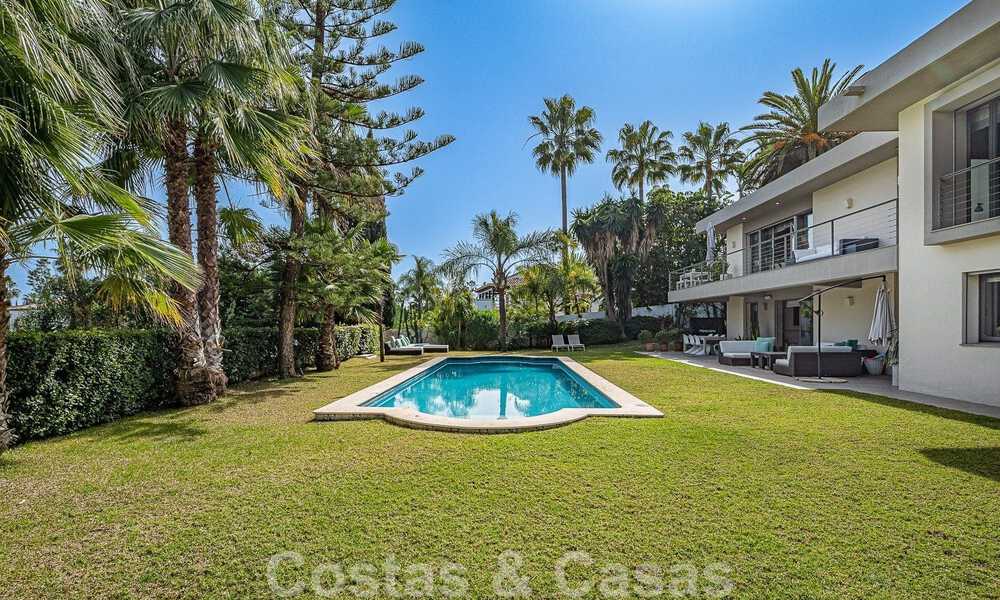 Modern luxury villa for sale in Nueva Andalucia's golf valley, walking distance to Puerto Banus, Marbella 51027