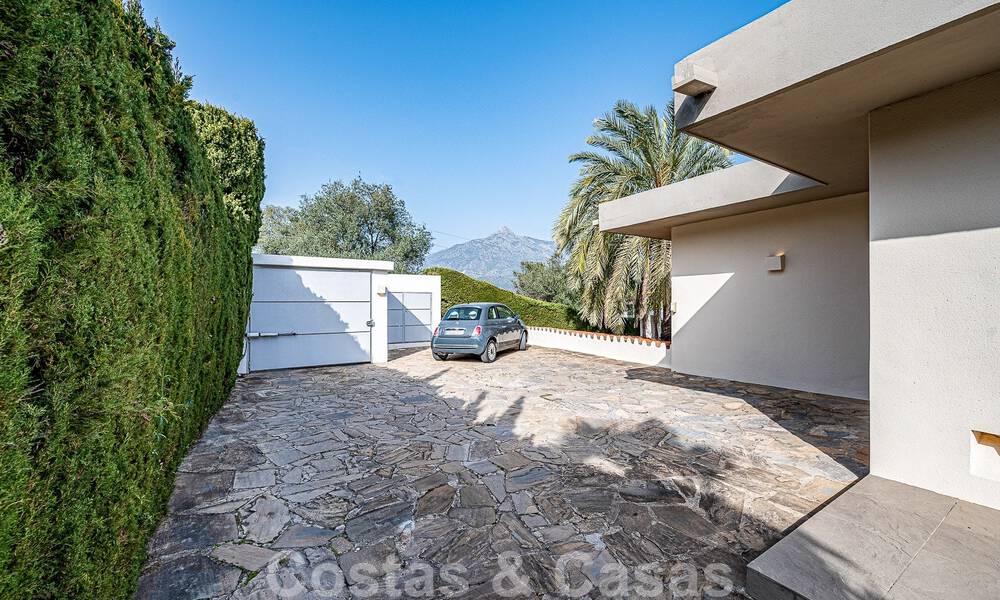 Modern luxury villa for sale in Nueva Andalucia's golf valley, walking distance to Puerto Banus, Marbella 51064
