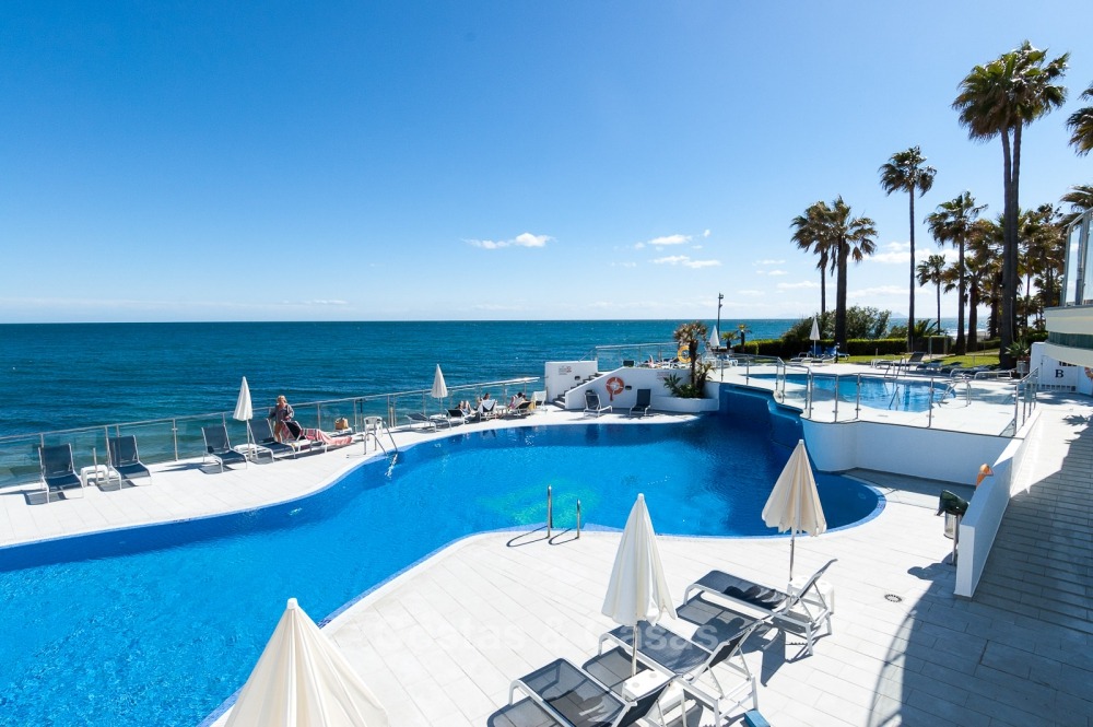 Apartments for sale in an exclusive beachfront complex, New Golden Mile, Marbella - Estepona 11025