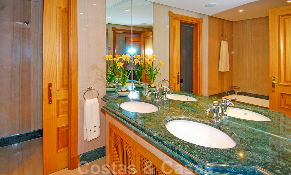 Beachfront luxury penthouses for sale in Marbella. Last unit, reduced to sell! 33836