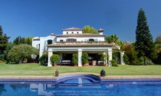 Luxury villa for sale on the Golden Mile in Marbella, walking distance to beach and Puente Romano 5586 