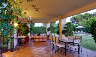 Luxury villa for sale on the Golden Mile in Marbella, walking distance to beach and Puente Romano 5583 