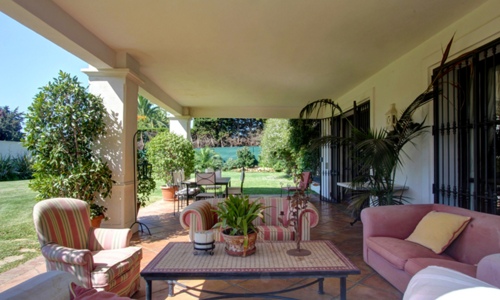 Luxury villa for sale on the Golden Mile in Marbella, walking distance to beach and Puente Romano 5588