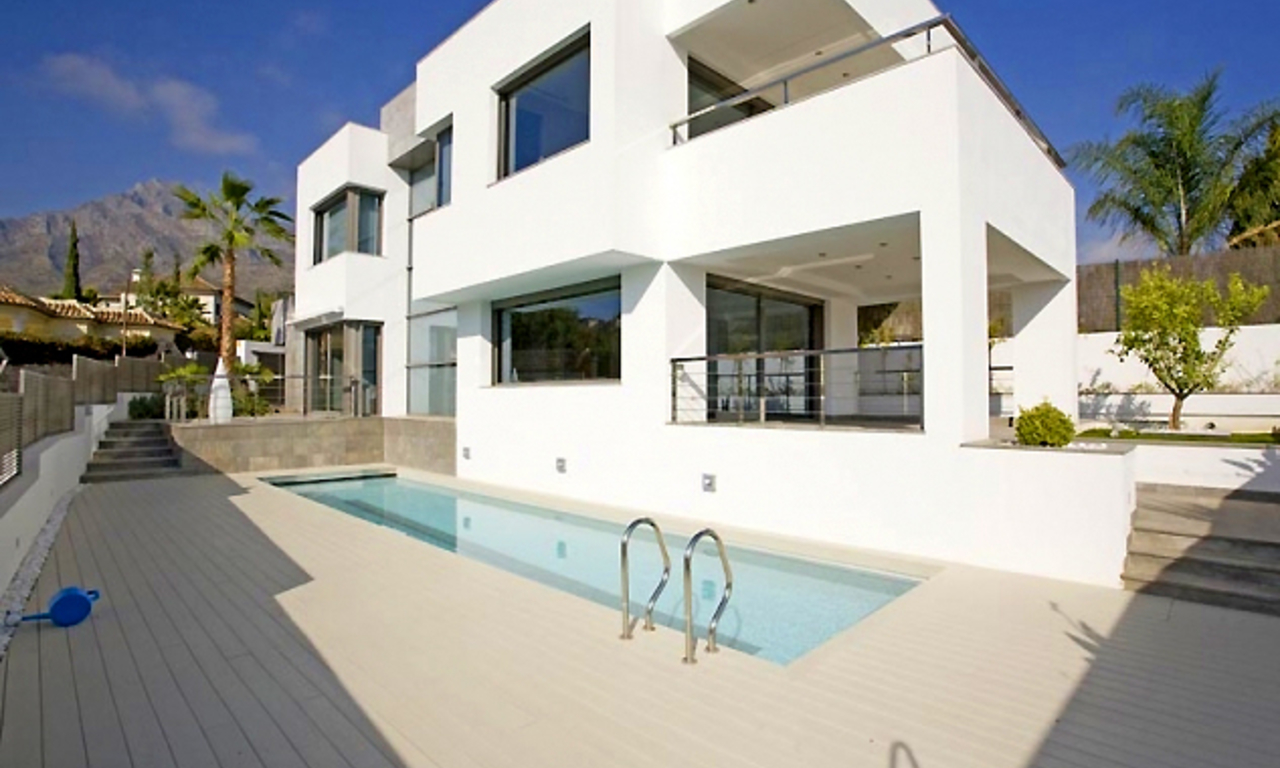 New villa for sale on the Golden Mile in Marbella 0