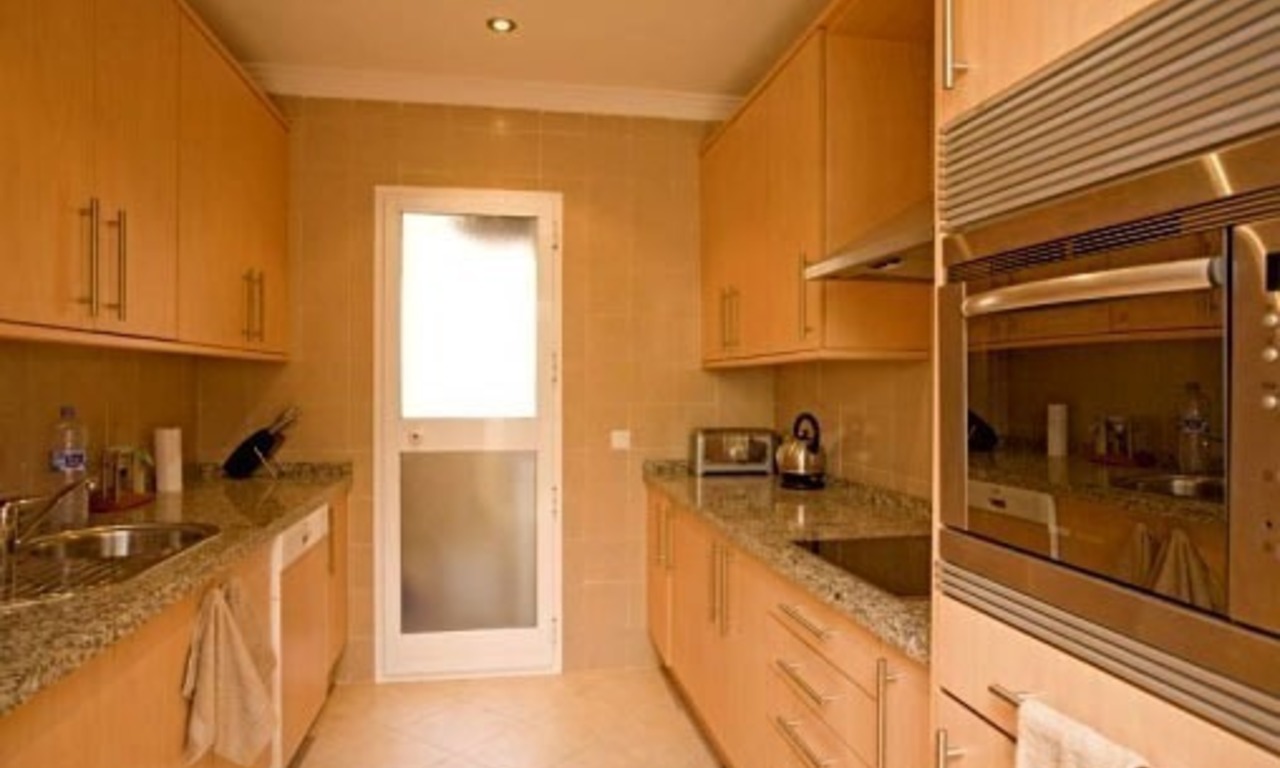 Bargain. Large luxury apartment for sale in Elviria - Marbella 6