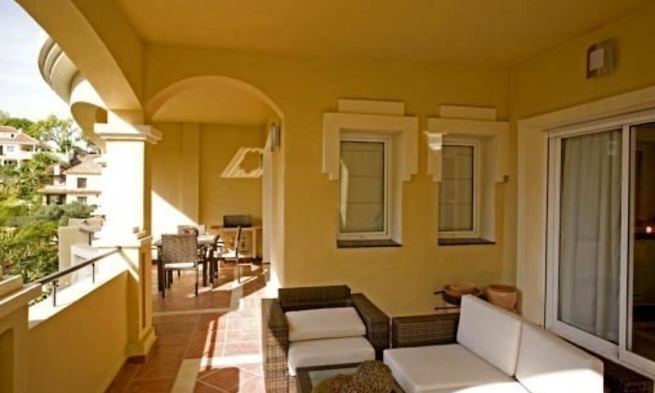 Bargain. Large luxury apartment for sale in Elviria - Marbella 2