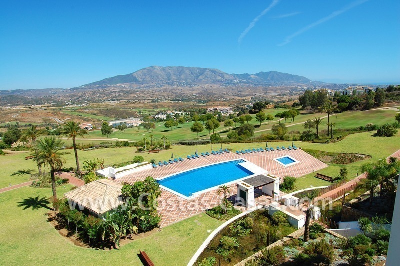 Bargain penthouse apartment for sale on Golf resort in Mijas, Costa del Sol