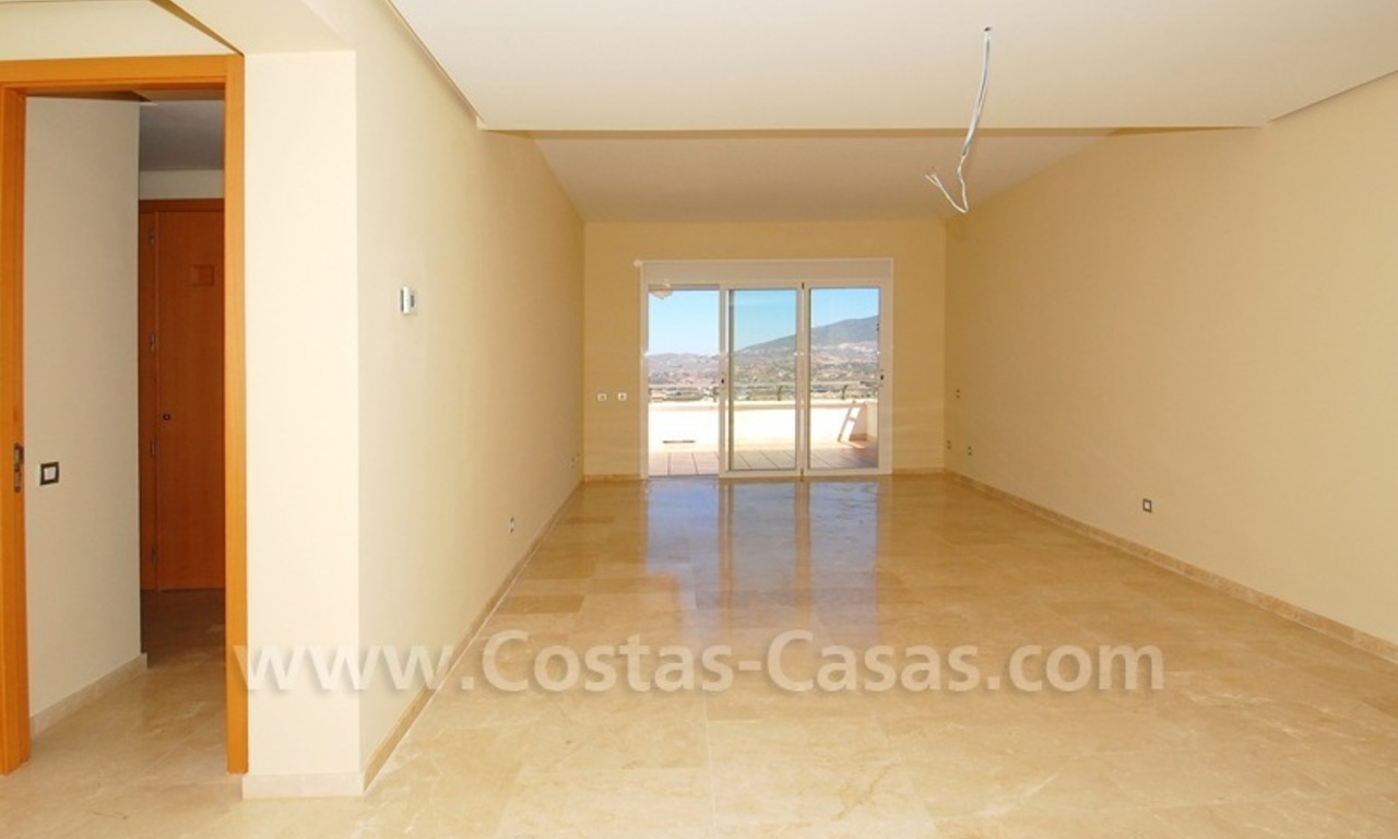 Bargain penthouse apartment for sale on Golf resort in Mijas, Costa del Sol 6