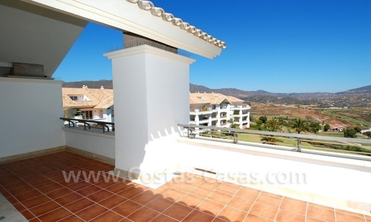 Bargain penthouse apartment for sale on Golf resort in Mijas, Costa del Sol 3