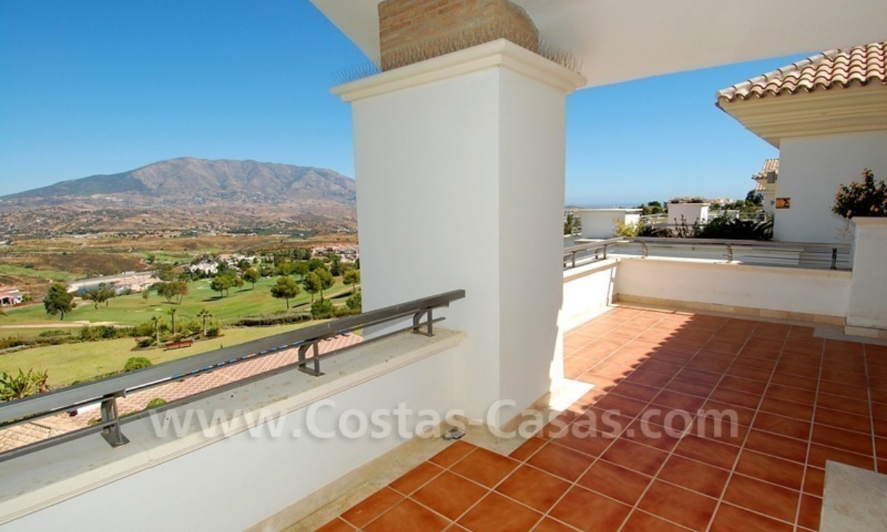 Bargain penthouse apartment for sale on Golf resort in Mijas, Costa del Sol 4