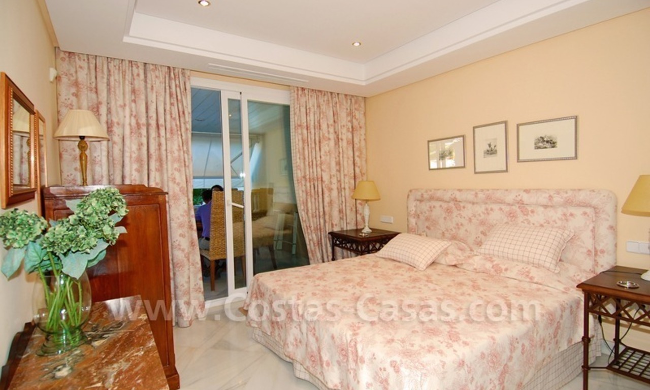Luxury apartments for sale, frontline beach complex, Golden Mile near central Marbella 10