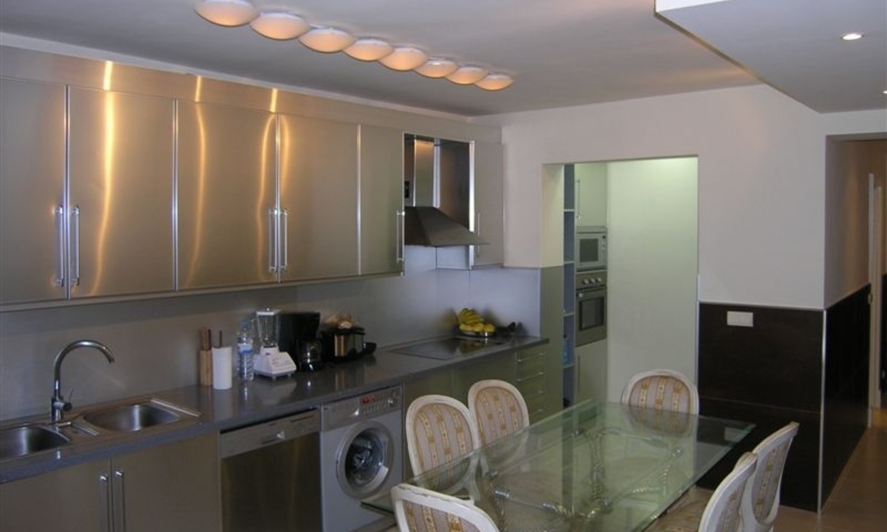 Bargain refurbished apartment for sale in Nueva Andalucia, Marbella 2